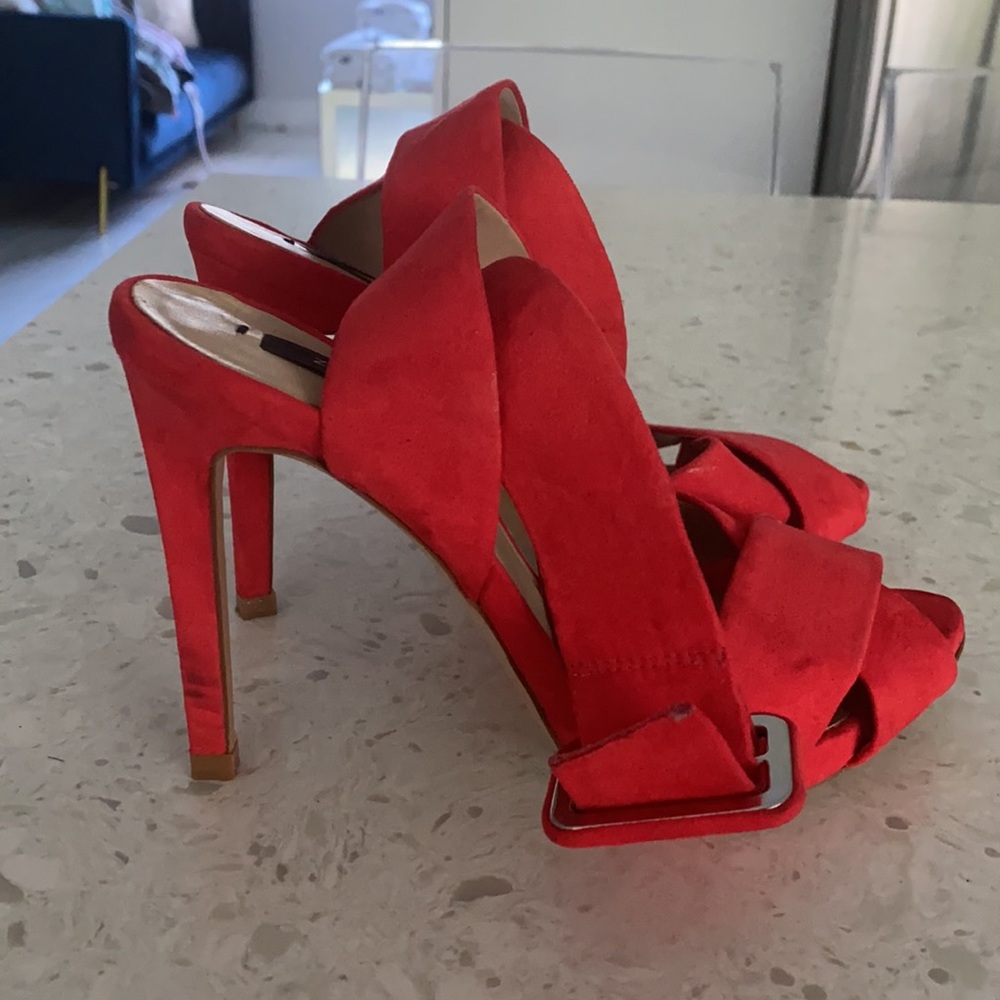 Strap heels - Picture 2 of 3
